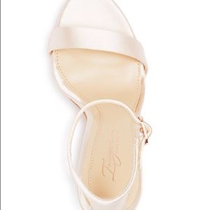 BRAND NEW IN BOX! Vince Camuto Imagine Sandals